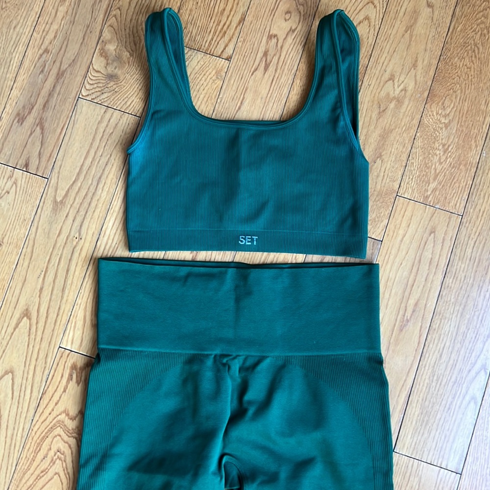Sculptflex set active set- green. Size medium. Barely worn